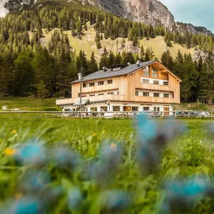 Alpenrose Aparthotel Misurina